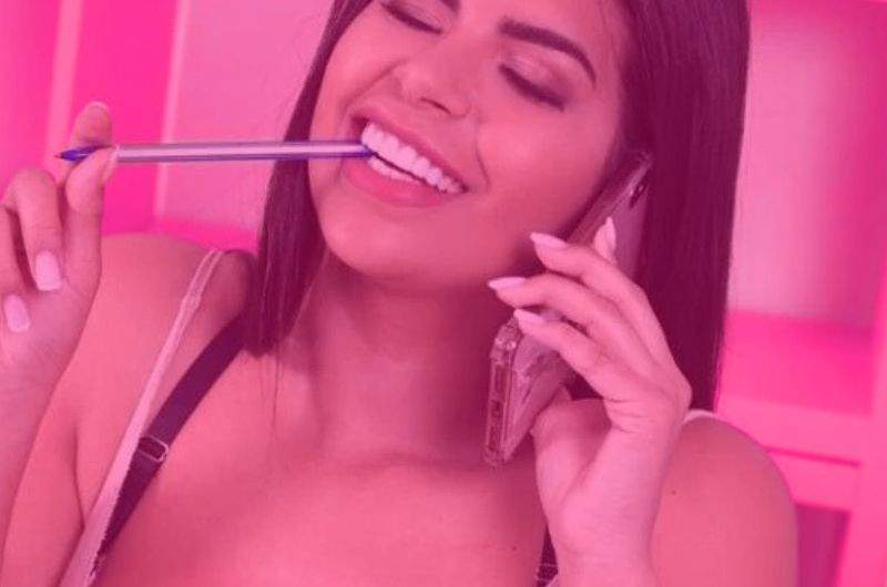 Sesso al telefono con conversazione vocale